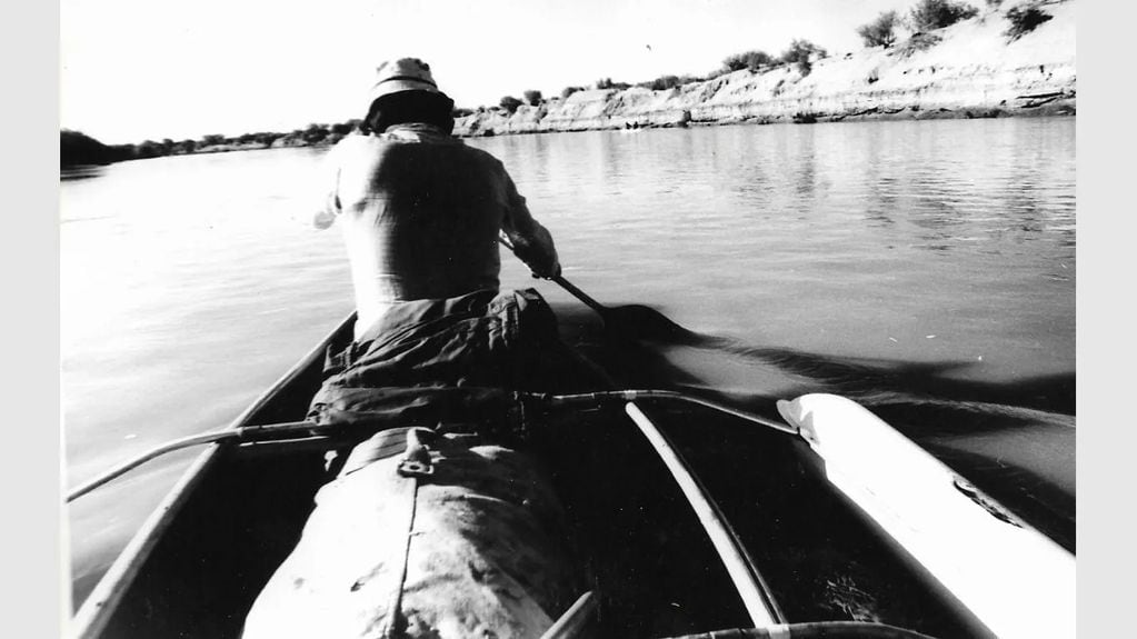 Foto histórica. Travesía en canoa por el río San Juan hasta El Encón-El Puerto en la década del 80.