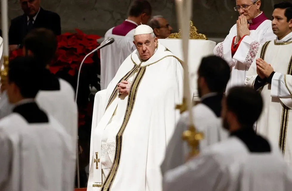 El papa Francisco celebró la tradicional misa navideña y pidió por los pobres y los que sufren la guerra. Foto: Gentileza
