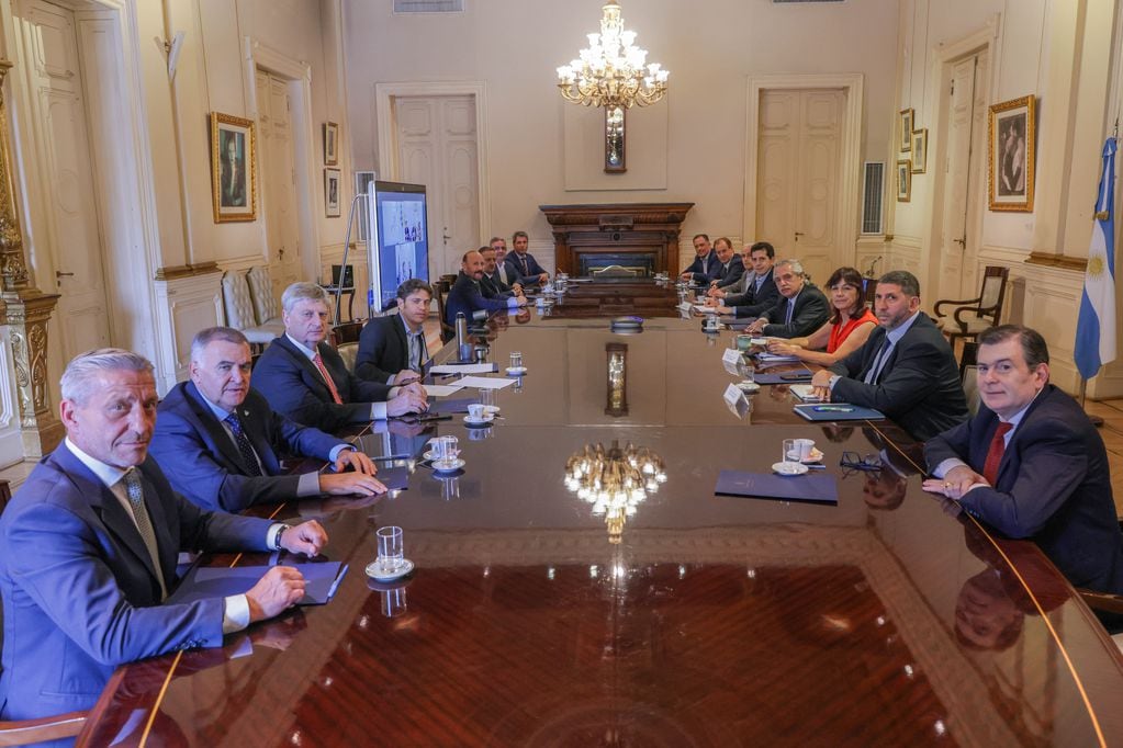 Alberto Fernández en la reunión con 14 gobernadores. 