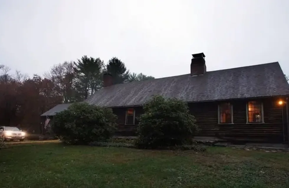 Es una granja, está ubicada en Rhode Island, Estados Unidos y fue escenario de varios hechos paranormales que inspiraron la película de terror “El Conjuro”.