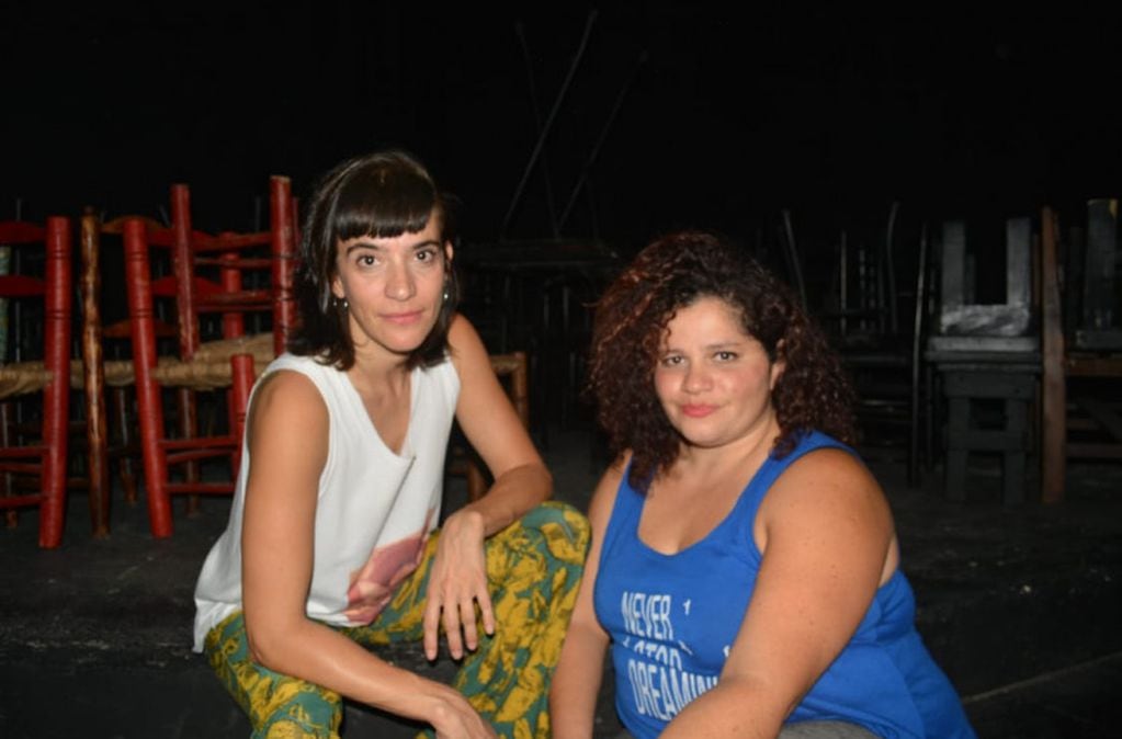 Andrea Cortez y Érica Gómez comparten la dramaturgia del unipersonal e indagan en el teatro de género.