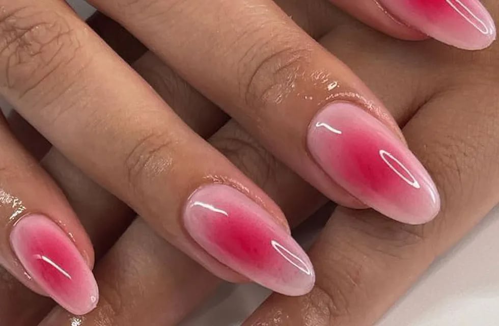 Aura nails: así son las uñas virales de TikTok.