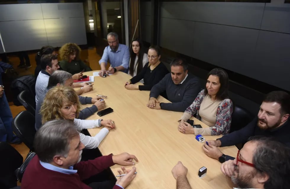 Reunión paritaria entre Ampros y el Gobierno. Foto: Archivo Prensa Mendoza
