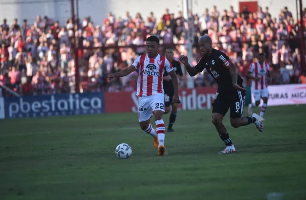 Insituto y Riestra, igualaron 0-0 en el debut de la Copa de la Liga Profesional 2024. / Gentileza: La Voz.