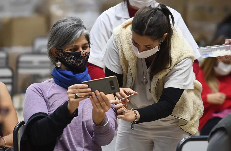 En Mendoza la campaña de vacunación sigue y suma más grupos etarios. Foto: José Gutiérrez / Los Andes