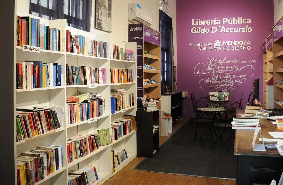 En la librería pública Gildo D'Accurzio se encuentran muchas de las obras de literatura mendocina que han sido objeto de estudio de nuestras investigadoras mendocinas.