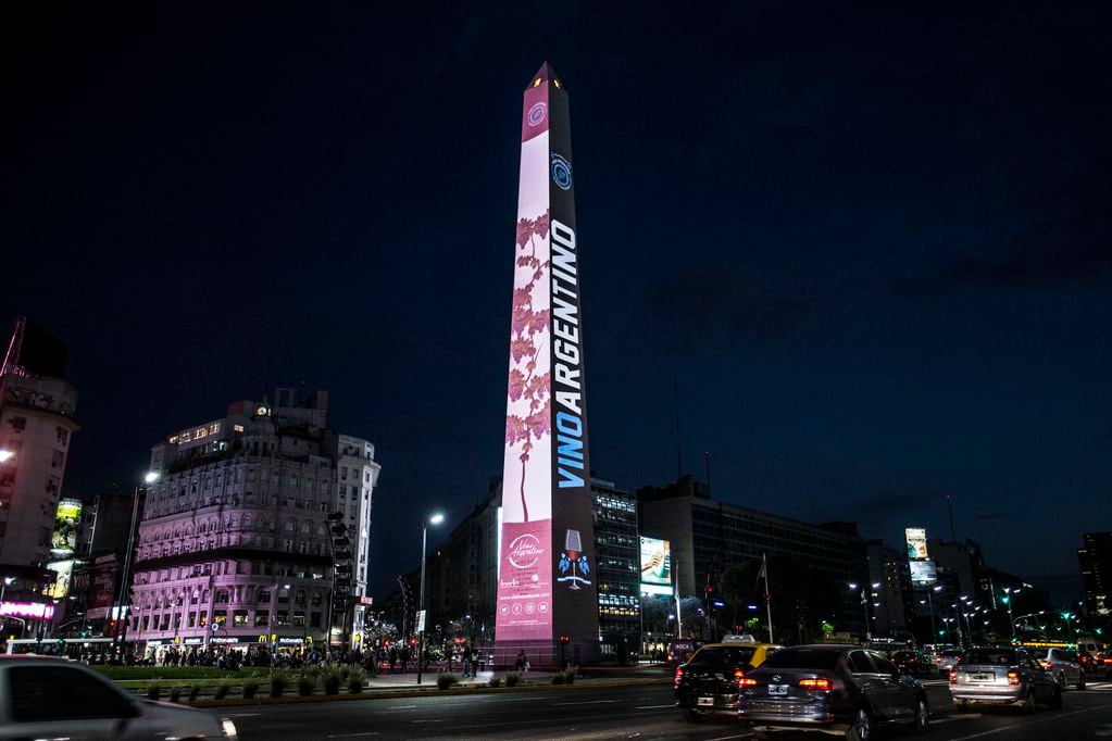 En 2016 el Obelisco, símbolo de la Ciudad de Buenos Aires, se colmó de imágenes para celebrar el día del Vino Argentino.