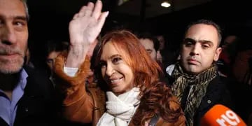  Cristina Kirchner, al llegar a su departamento de La Recoleta el sábado a la noche.