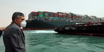 Buque encallado en el Canal de Suez