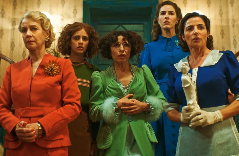 "7 mujeres y un misterio" , película disponible en Netflix