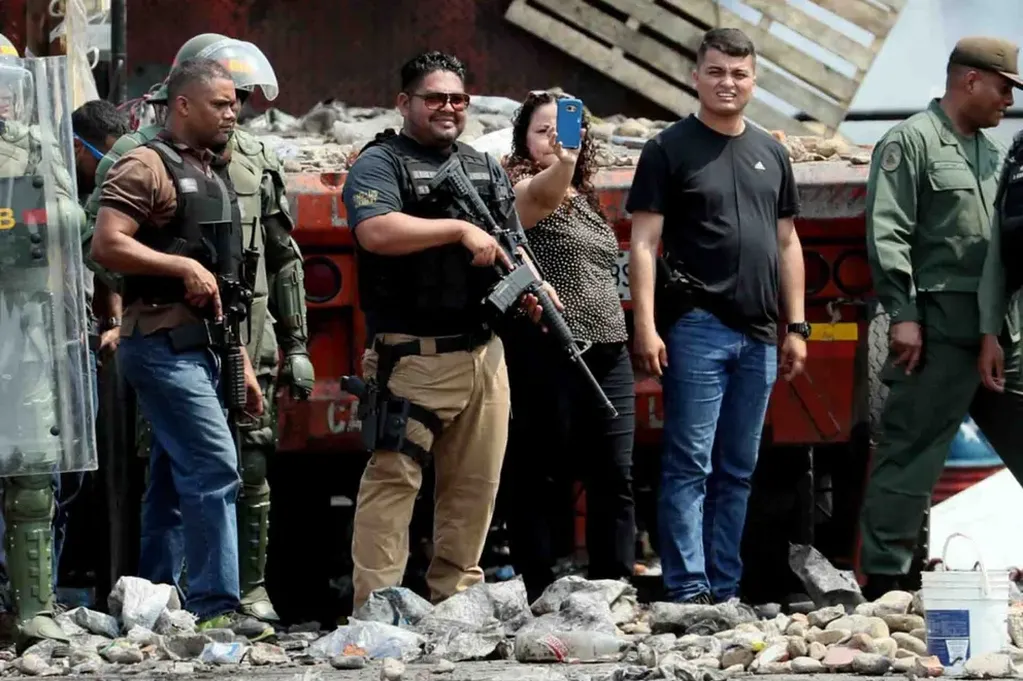 El 23 de febrero de 2019 se vio a Varela junto a colectivos chavistas (paramilitares armados) liderando los ataques contra los ciudadanos que intentaban ingresar ayuda humanitaria en la frontera con Colombia.