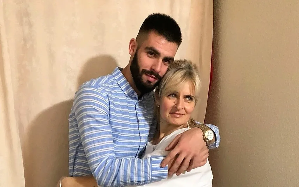Robert Perić-Komšić y su madre Ljiljana