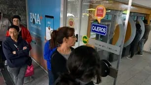 Filas y mucha demoras en Bancos de la Nación Argentina