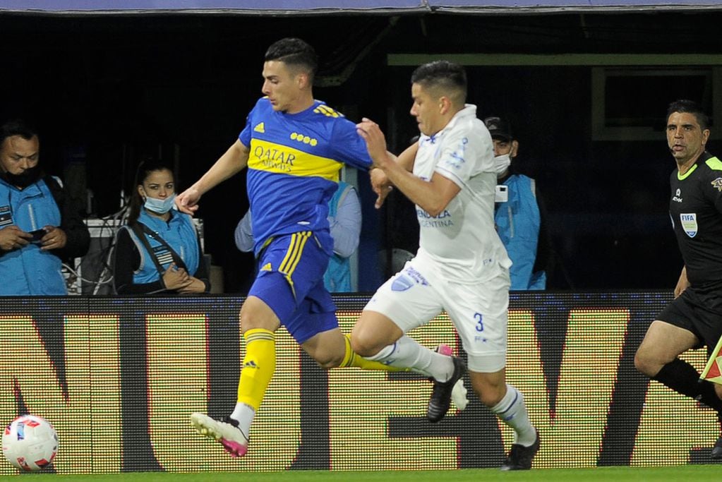 Cristian Pavón, delantero de Boca, en el partido ante Godoy Cruz de Mendoza por la Liga Profesional. (Fotobaires)