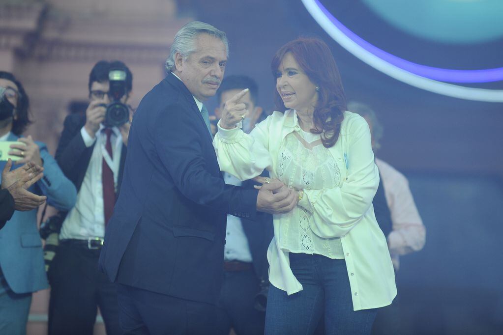 La vicepresidenta Cristina Kirchner felicitó a Alberto Fernández y a la primera dama por el nacimiento de su hijo Francisco (Foto: Clarín)