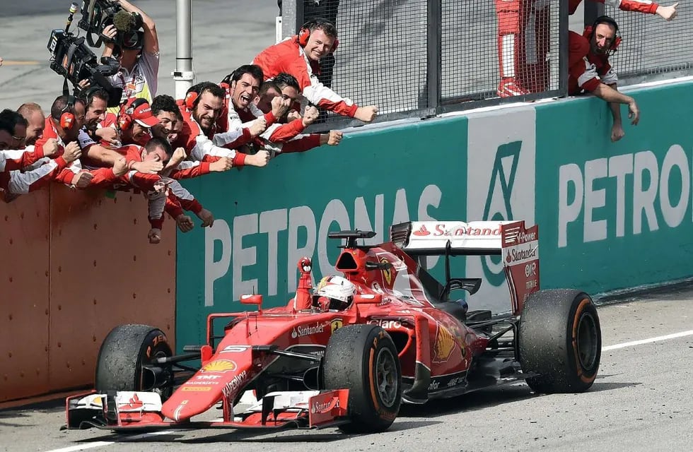 Vettel y Ferrari frenaron a Mercedes
