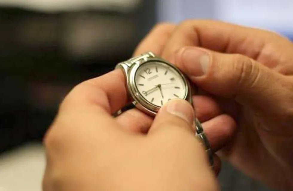 El diputado Jorge Difonso propuso atrasar los relojes de Mendoza una hora para “ahorrar energía”