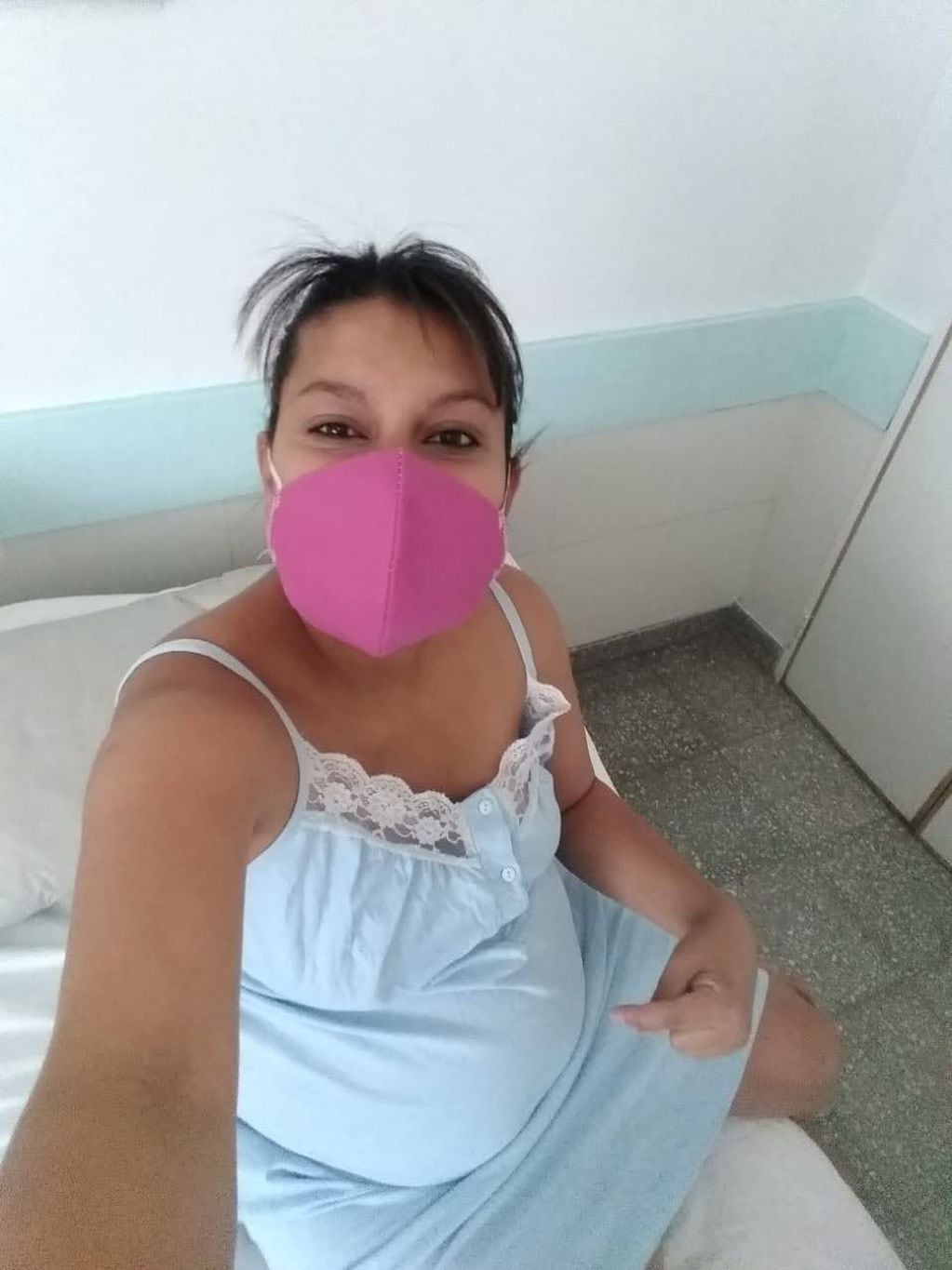Una selfie que se tomó "Yera" antes de que le practiquen la cesárea en el Paroissien.
