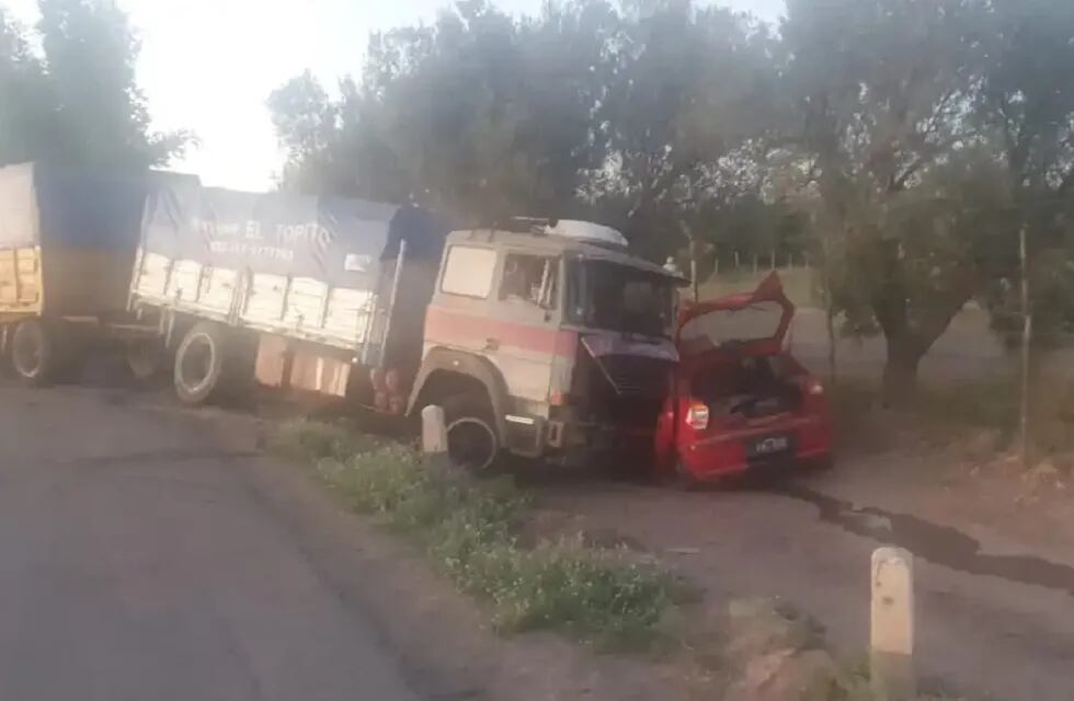 Choque frontal entre un auto y un camión en San Martín (Gentileza)