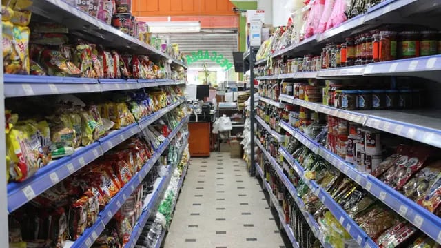 Detuvieron a un hombre que ingresaba a supermercados chinos y dejaba notas extorsivas pidiendo 30 mil USD: investigan relación con la “mafia china”