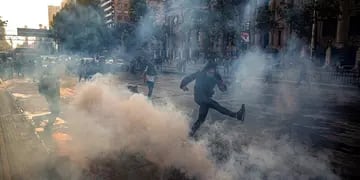 Crisis en Chile. Protestas en distintos puntos de Santiago durante el mes de marzo (AP).