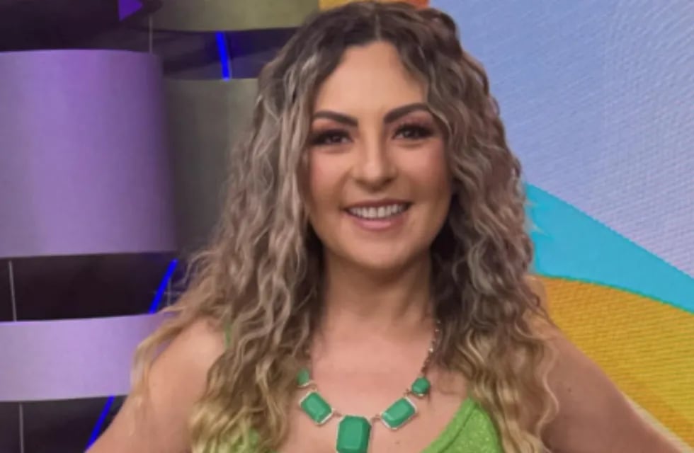 La conductora y cantante mexicana está siendo fuertemente criticada por hablar con entusiasmo sobre un peligroso feminicida serial de México. Foto: Mariana Ochoa en Instagram.