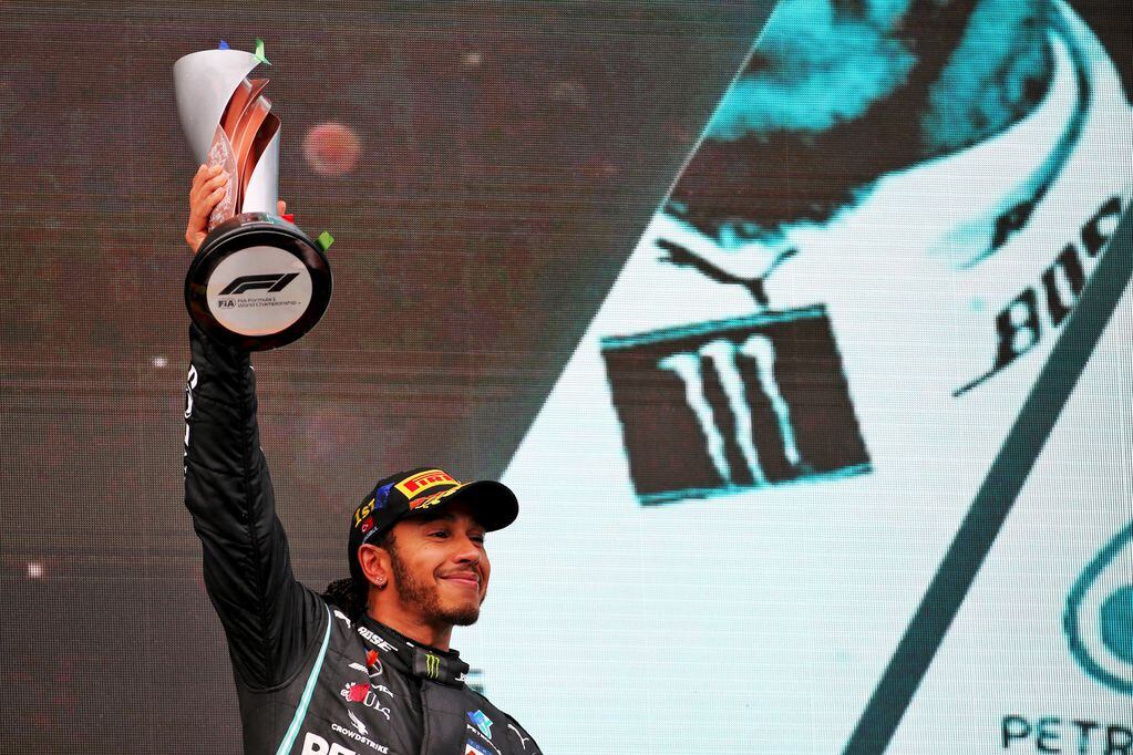 El británico Lewis Hamilton lleva siete coronas como campeón de la Fórmula 1. Y sueña con más, para ser el más ganador de la historia. Sus títulos: 2008, 2014, 2015, 2017, 2018, 2019 y 2020. (Foto: AP)