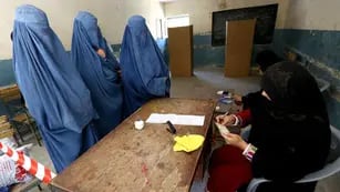 Pedido de visado para mujeres afganas (AP).