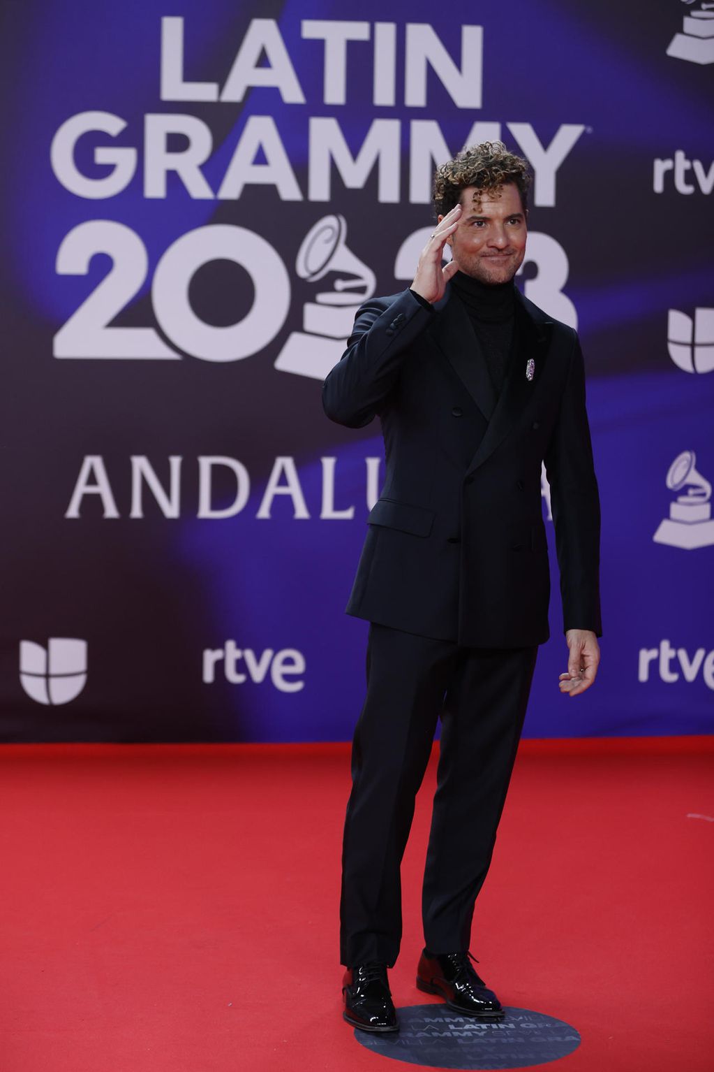 SEVILLA. 16/11/2023.- David Bisbal, posa para los fotógrafos en la alfombra roja de la gala anual de los Latin Grammy, este jueves en Sevilla. EFE/Jorge Zapata