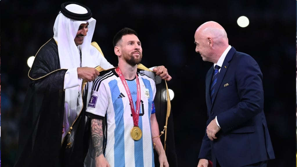 Messi es condecorado como campeón del mundo en Qatar. / Talk Sport
