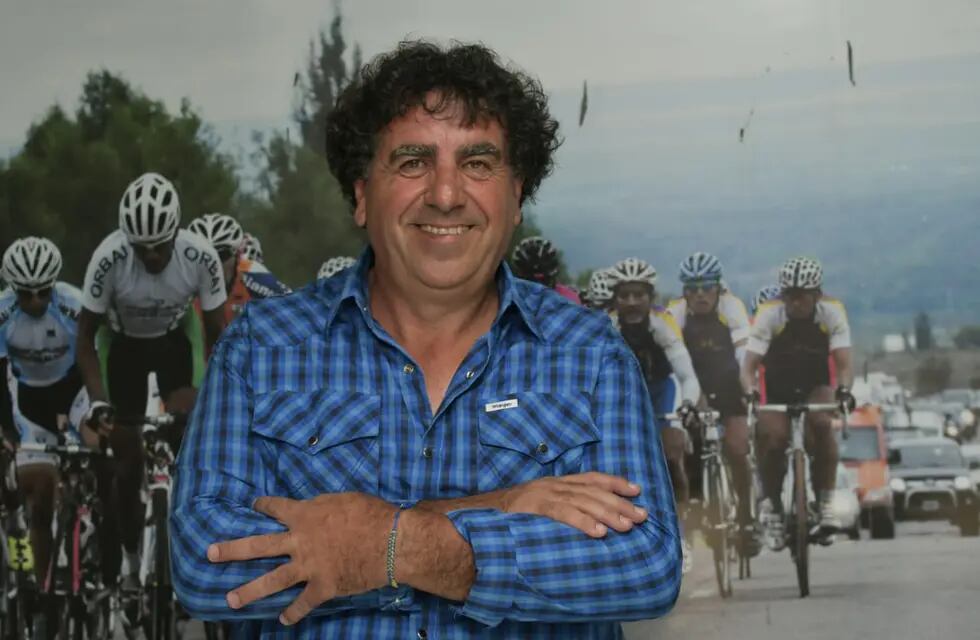 El presidente de la Asociación Ciclista de Mendoza, Fernando Lanzone, durante la presentación. / Orlando Pelichotti