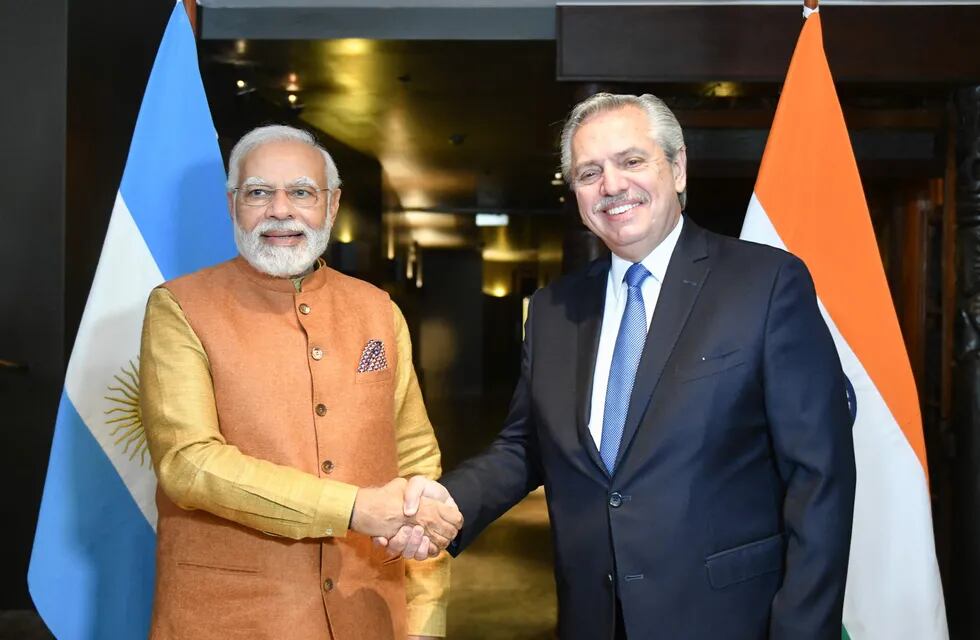 Narendra Modi y Alberto Fernández tuvieron un encuentro en Alemania, en el marco del G7. AFP.