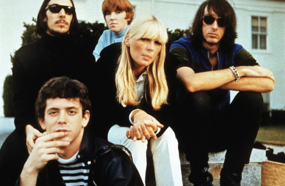 Con cinco discos de estudio y una carrera de apenas siete años, The Velvet Underground es recordada como una de las bandas estadounidenses que revolucionó la escena del rock and roll a nivel mundial.