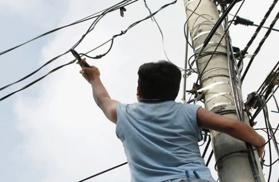 Un hombre murió al recibir una descarga eléctrica mientras robaba cables en Las Heras