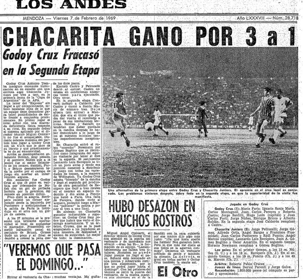 Copa Argentina 1969. Godoy Cruz Chacarita, inauguración de las luces en el estadio Feliciano Gambarte. / Archivo Los Andes.