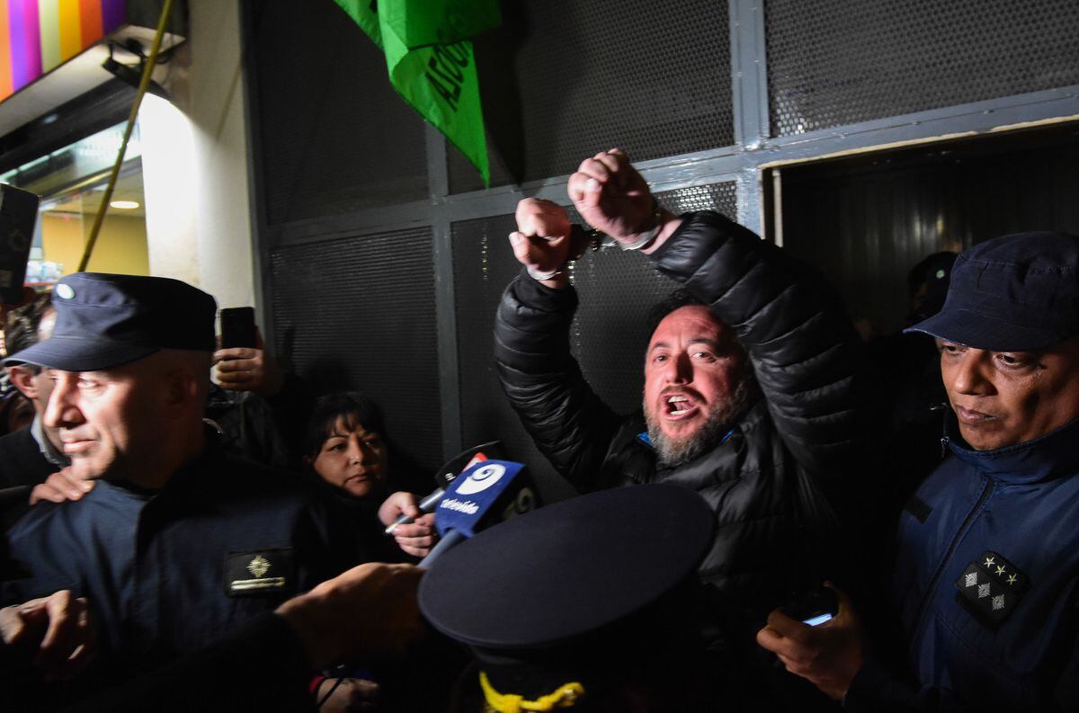 Trasladan a la cárcel al gremialista Roberto Macho, paragan una fianza para recuperar la libertad. Foto; Mariana Villa / Los Andes