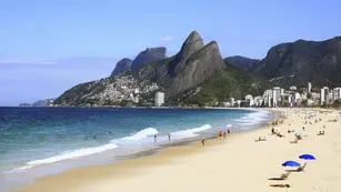 Playa de Leblon. Ubicada en la zona sur de Río de Janeiro, tiene un perfil muy familiar. Está a continuación de la popular Ipanema. 
