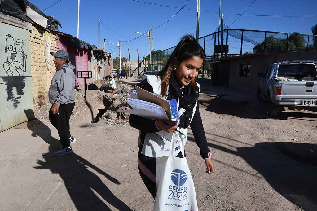 Los censistas recorrieron durante todo el día los barrios de Mendoza. Foto: José Gutiérrez / Los Andes 