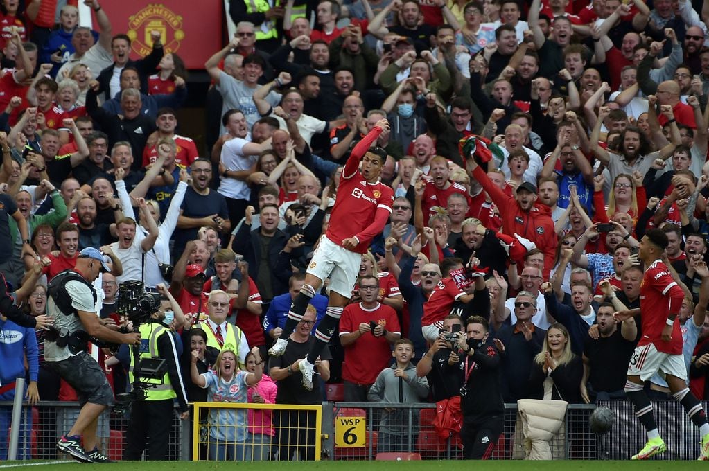 Cristiano Ronaldo desató el eufórico festejo de los hinchas del Manchester United.