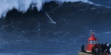 Un surfista se enfrenta a una ola de más de 28 metros