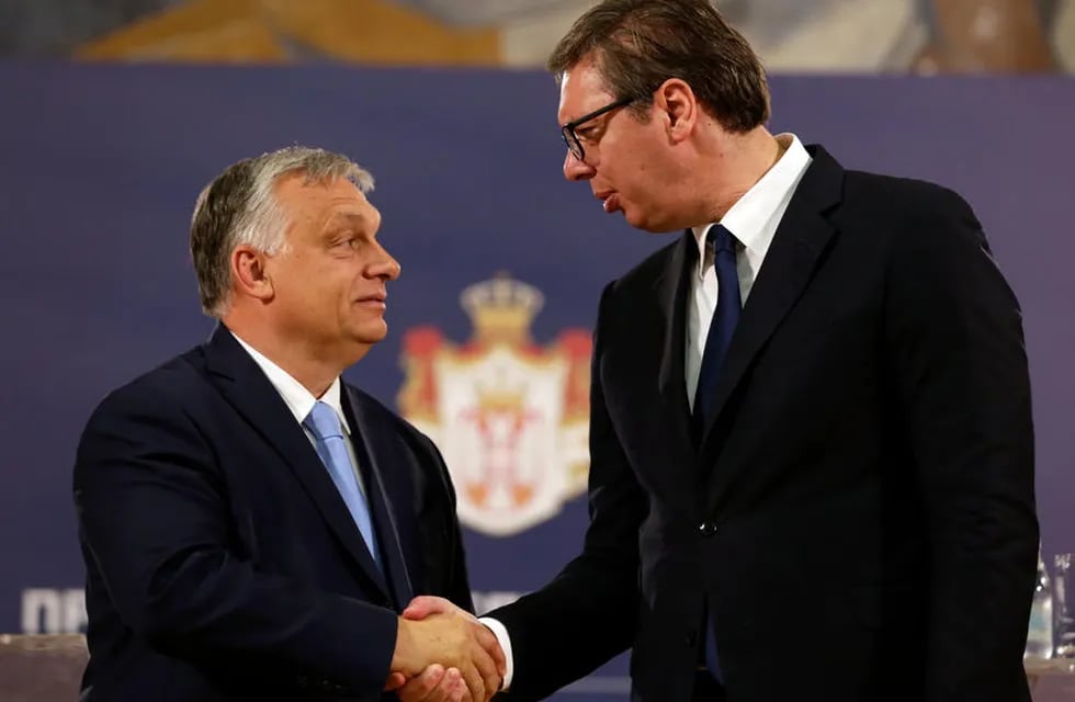 Los presidentes de Hungría, Víktor Orbán (izquierda) y Serbia, Aleksandar Vučić (derecha).