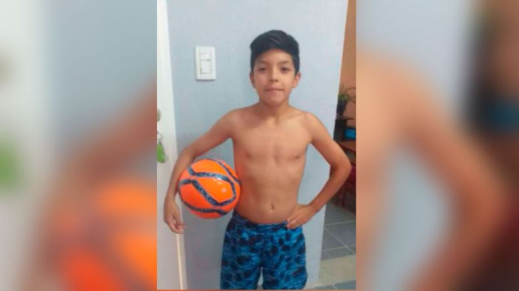 Sebastián tiene 12 años y sueña con ser masajista, médico y futbolista.
