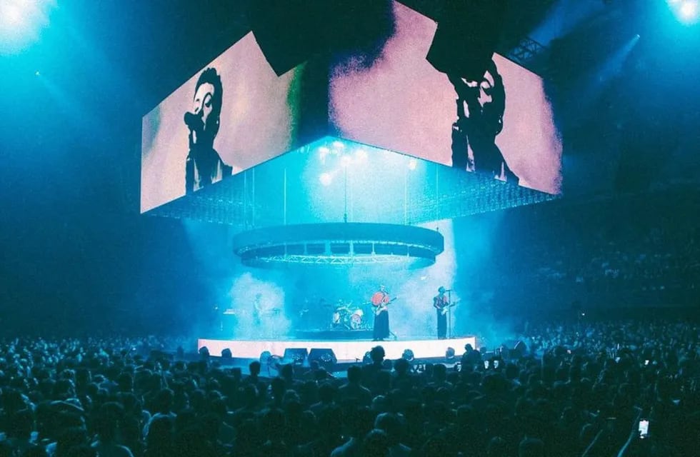 Así fue el increíble show 360° de la banda mendocina Usted Señalemelo en el Luna Park. Foto: Instagram @ustedsenalemelo.