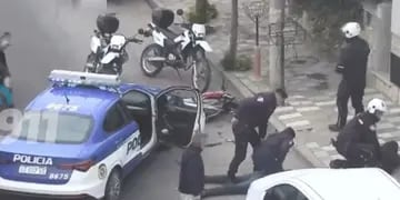 Persecución en Córdoba: dos motochorros fueron arrestados luego de chocar contra un patrullero