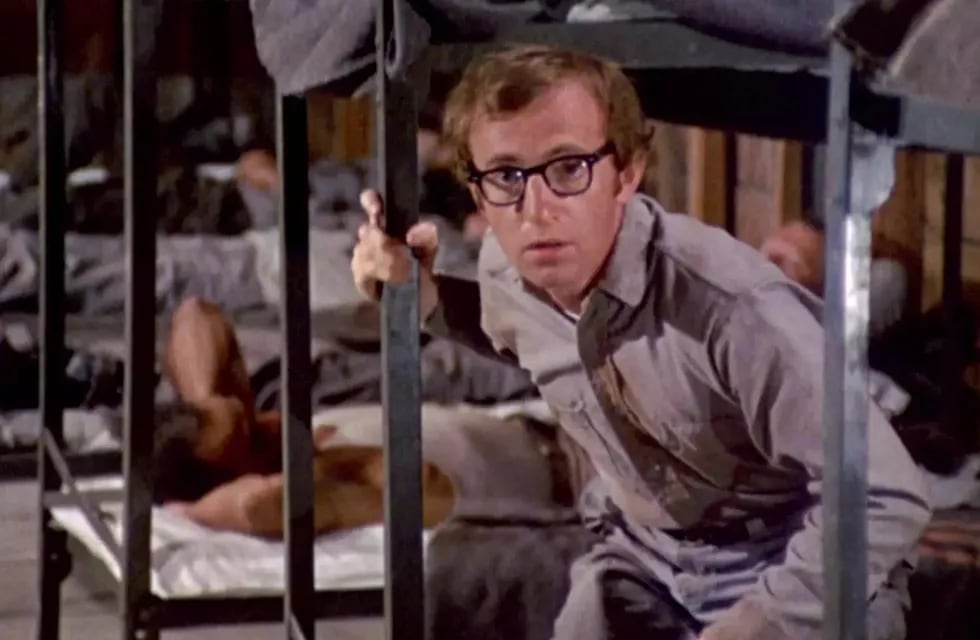 Woody Allen dirigió, escribió y actuó en "Robó, huyó y lo pescaron" (1969), su primera película