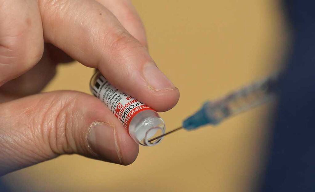 Vacuna con segunda dosis de la vacuna Sputnik V en Mendoza