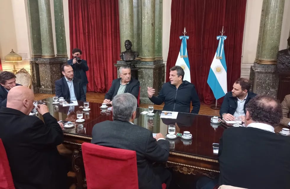 El presidente de la Cámara de Diputados de la Nación, Sergio Massa, recibió a dirigentes mendocinos de la COVIAR.