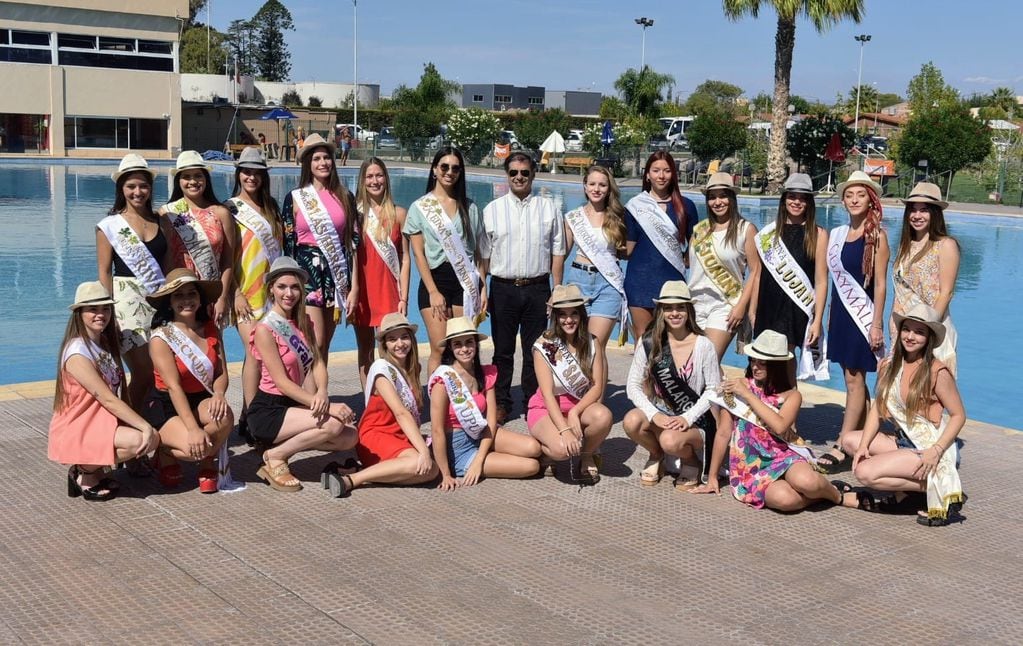 El Club Mendoza de Regatas reunió a las candidatas 2023 junto a la Reina y Virreina Nacional en un desayuno real. Foto: Gentileza