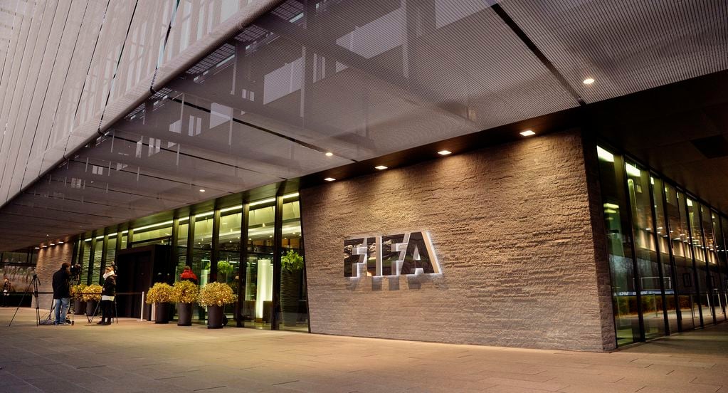 En esta imagen de archivo, tomada el 2 de diciembre de 2015, se muestra la sede de la FIFA, en Zúrich, Suiza. (Walter Bieri/Keystone vía AP, archivo)