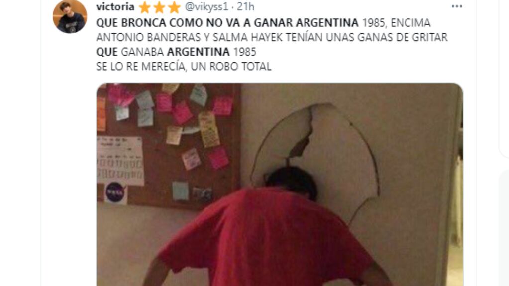 Las redes sociales no tardaron en reaccionar al momento donde Salma Hayek anunció que "Argentina, 1985" no había ganado el Oscar. Gentileza: Foto captura Twitter @vickyss1.